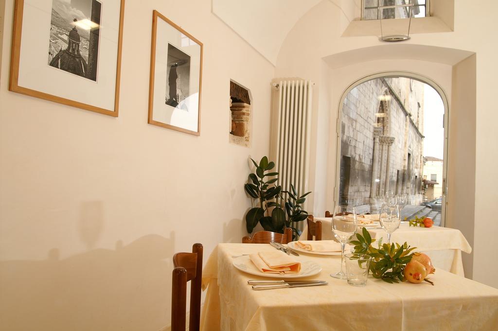 La Locanda Di Gino Sulmona Bagian luar foto