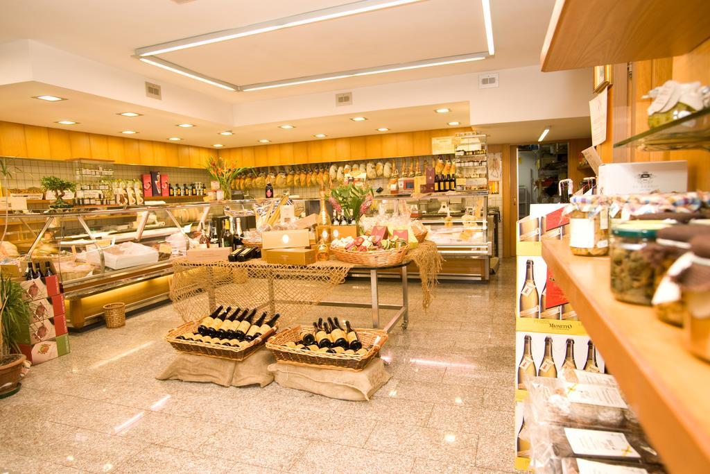 La Locanda Di Gino Sulmona Bagian luar foto
