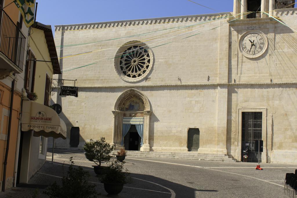 La Locanda Di Gino Sulmona Bagian luar foto